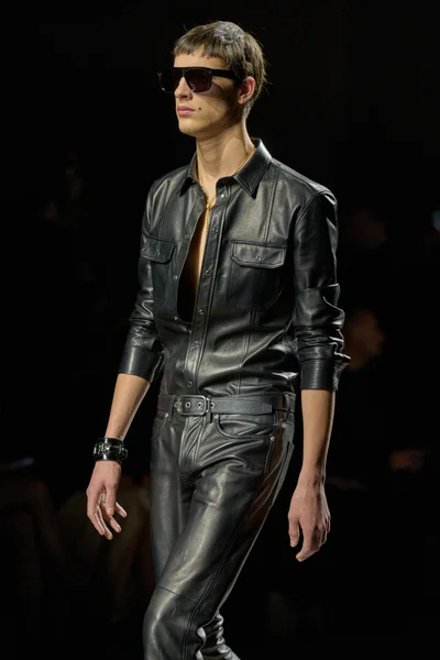 Look 18